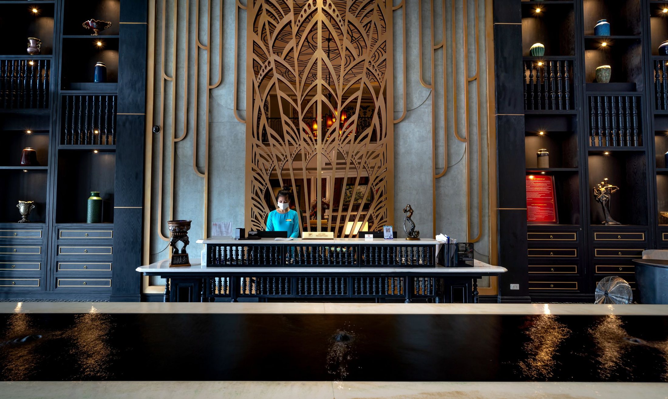 Recepción elegante de un hotel
